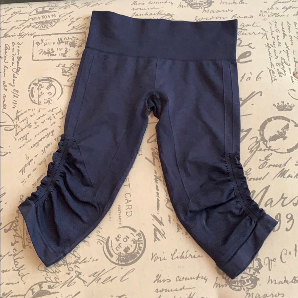 Blue lululemon capri leggings
